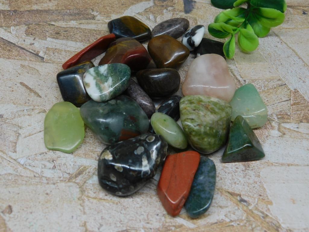 MIXED LOT ROCK STONE LAPIDARY SPECIMEN: MIXED LOT ROCK STONE LAPIDARY SPECIMEN