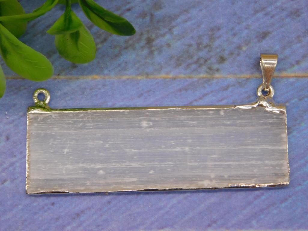 SELENITE PENDANT ROCK STONE LAPIDARY SPECIMEN: SELENITE PENDANT ROCK STONE LAPIDARY SPECIMEN