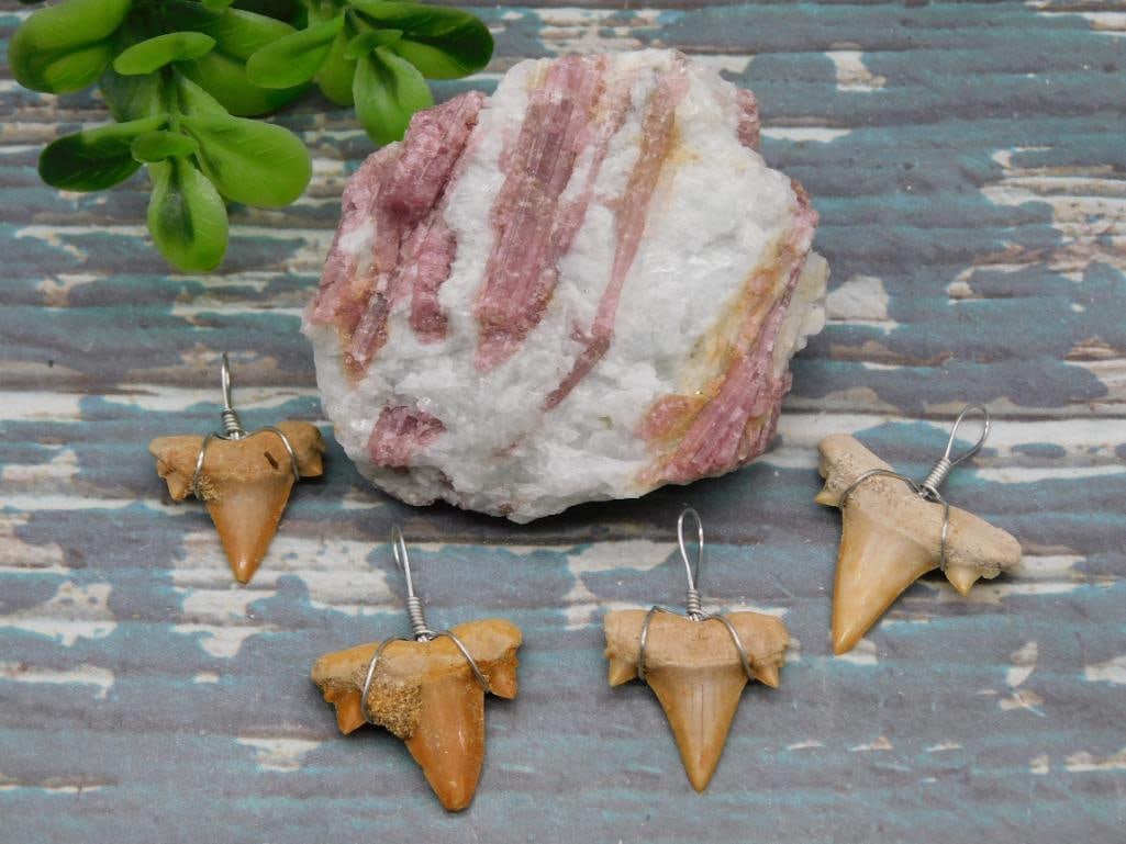 MIXED LOT ROCK STONE LAPIDARY SPECIMEN: MIXED LOT ROCK STONE LAPIDARY SPECIMEN