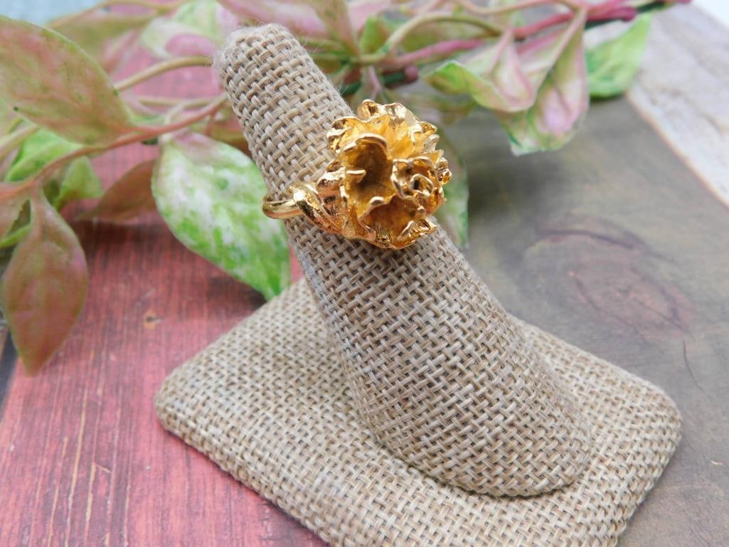 Vintage Gold-Tone Floral Statement Ring: Vintage Gold-Tone Floral Statement Ring