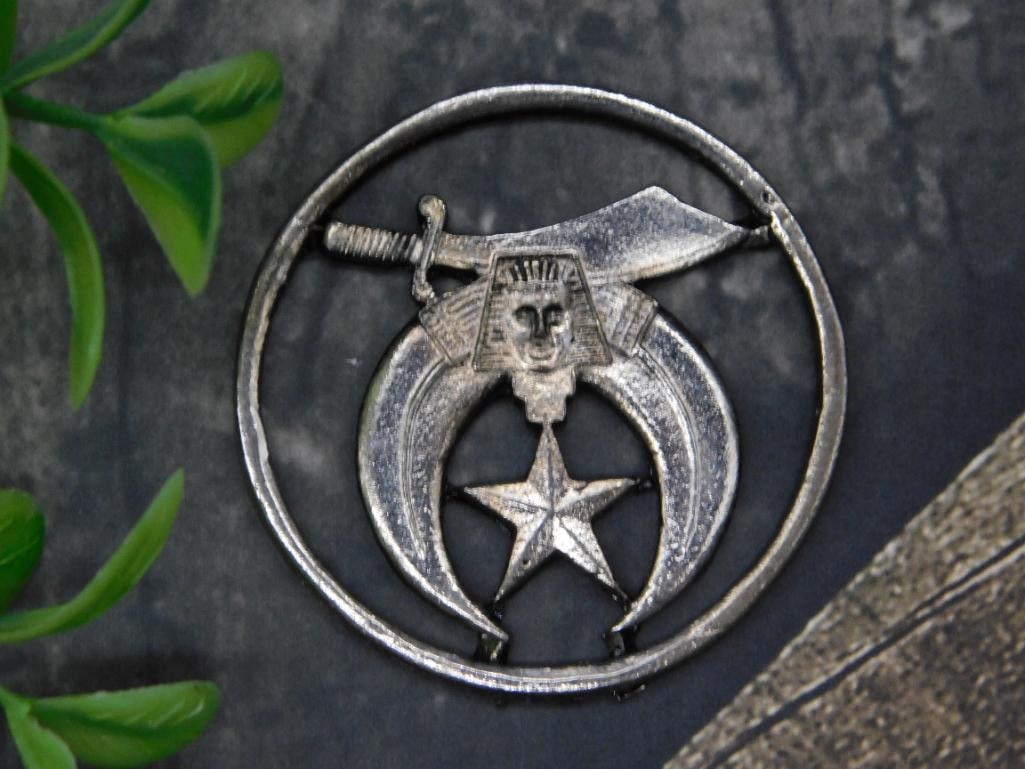 Vintage Shriner Sword and Crescent Metal Emblem: Vintage Shriner Sword and Crescent Metal Emblem