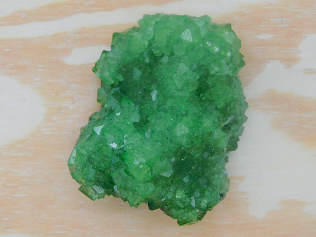 GREEN ALUM ROCK STONE LAPIDARY SPECIMEN: GREEN ALUM ROCK STONE LAPIDARY SPECIMEN