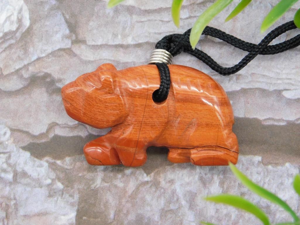 GENUINE STONE BEAR PENDANT NECKLACE ROCK STONE LAPIDARY SPECIMEN: GENUINE STONE BEAR PENDANT NECKLACE ROCK STONE LAPIDARY SPECIMEN