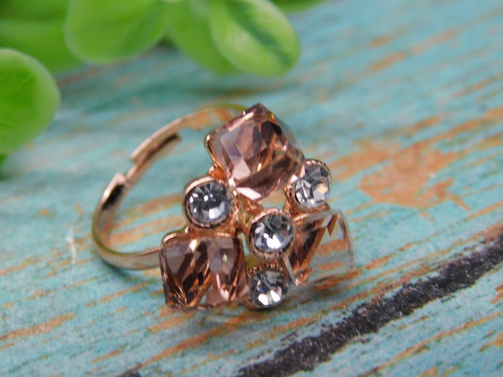 STONE RING ROCK STONE LAPIDARY SPECIMEN: STONE RING ROCK STONE LAPIDARY SPECIMEN