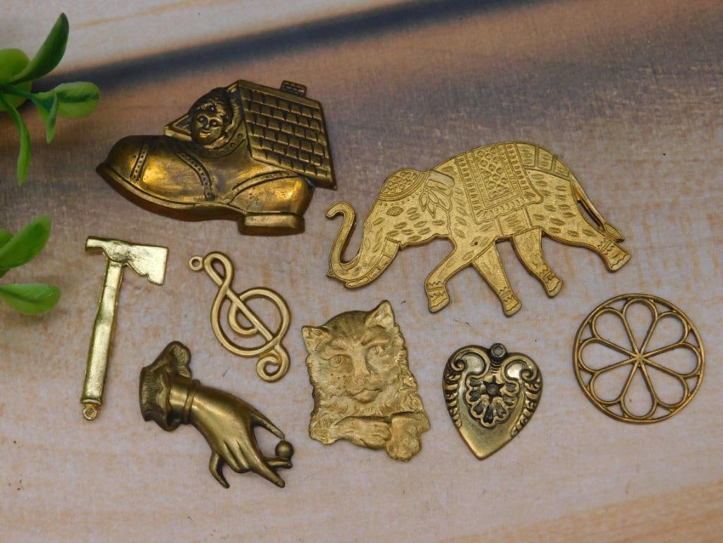 MIXED PENDANT AND STAMPING LOT: MIXED PENDANT AND STAMPING LOT