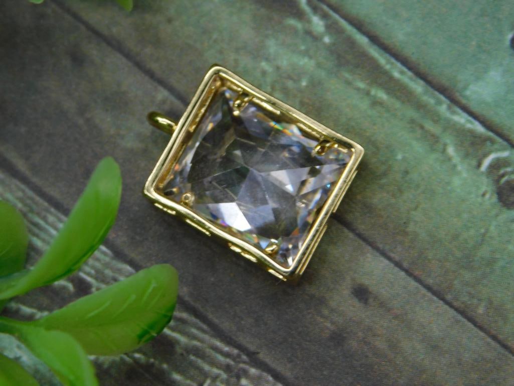 GOLD-TONE AND QUARTZ PENDANT ROCK STONE LAPIDARY SPECIMEN: GOLD-TONE AND QUARTZ PENDANT ROCK STONE LAPIDARY SPECIMEN