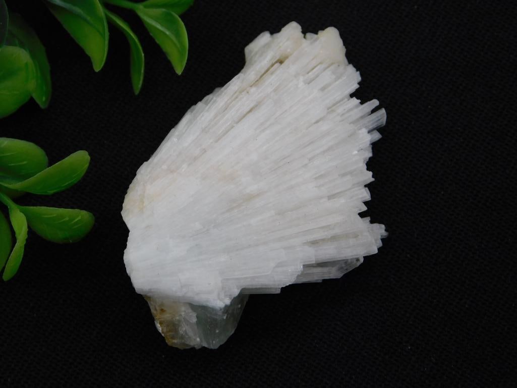 SCOLECITE MINERAL SPECIMEN ROCK STONE LAPIDARY SPECIMEN (1 of 2)