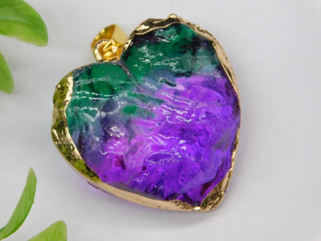 RAINBOW STYLE HEART PENDANT ROCK STONE LAPIDARY SPECIMEN: RAINBOW STYLE HEART PENDANT ROCK STONE LAPIDARY SPECIMEN