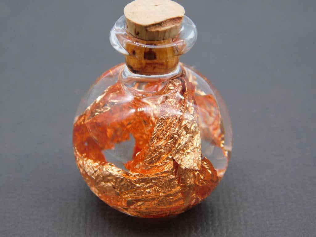 COPPER FLAKES IN BOTTLE ROCK STONE LAPIDARY SPECIMEN: COPPER FLAKES IN BOTTLE ROCK STONE LAPIDARY SPECIMEN
