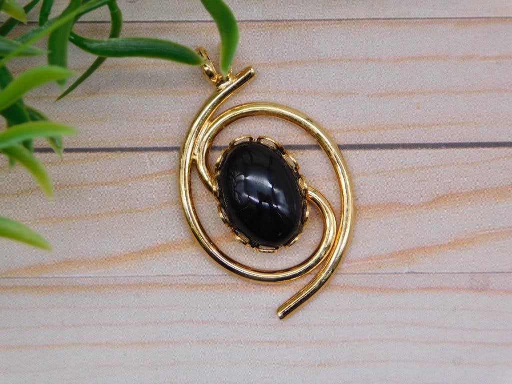 HAWKES EYE STONE PENDANT ROCK STONE LAPIDARY SPECIMEN: HAWKES EYE STONE PENDANT ROCK STONE LAPIDARY SPECIMEN