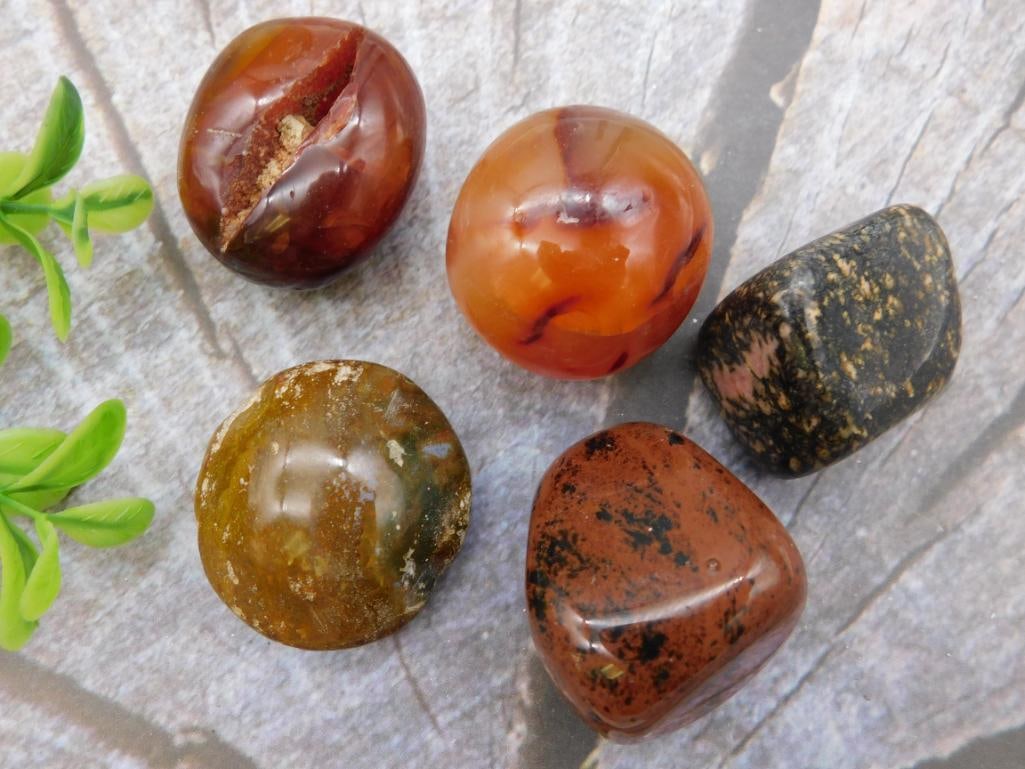 MIXED LOT ROCK STONE LAPIDARY SPECIMEN: MIXED LOT ROCK STONE LAPIDARY SPECIMEN