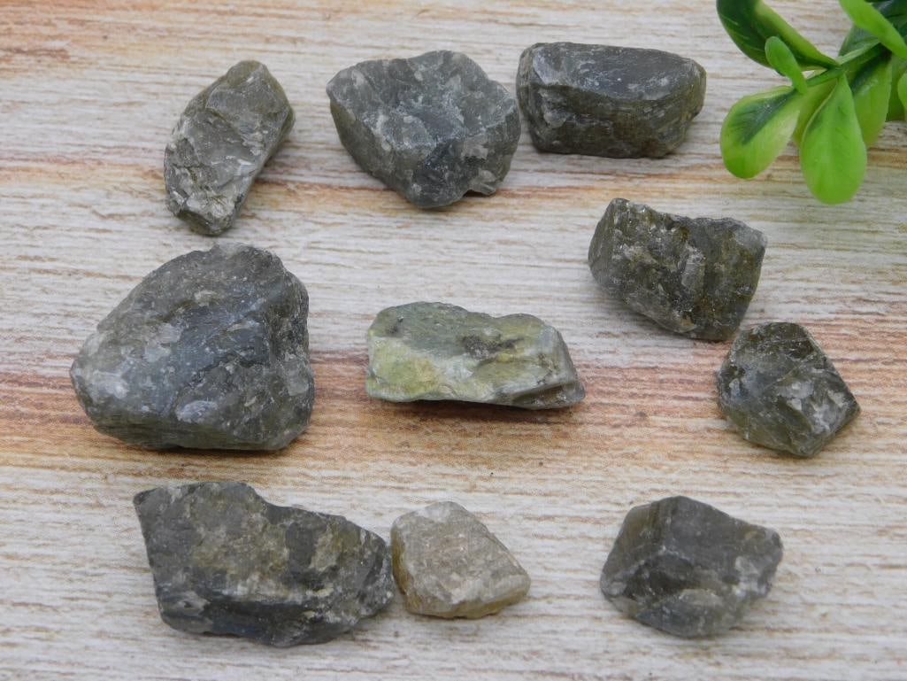 LABRADORITE ROCK STONE LAPIDARY SPECIMEN: LABRADORITE ROCK STONE LAPIDARY SPECIMEN