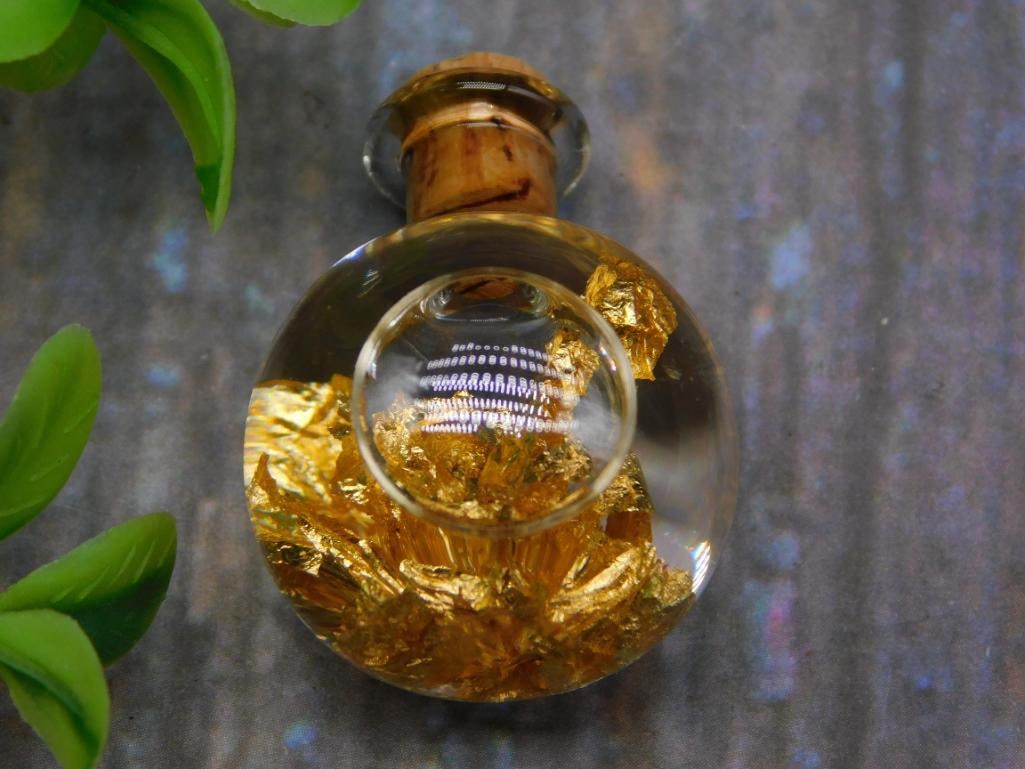 GOLD FLAKES IN BOTTLE ROCK STONE LAPIDARY SPECIMEN: GOLD FLAKES IN BOTTLE ROCK STONE LAPIDARY SPECIMEN