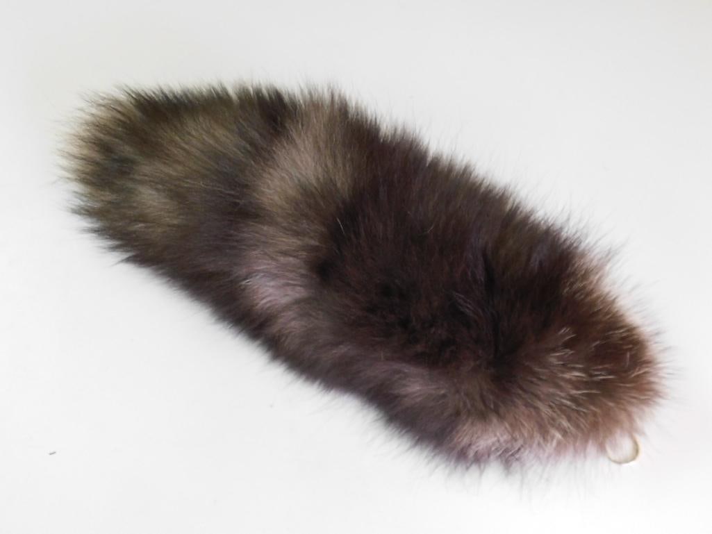 SILVER FOX TAIL TAXIDERMY WITH KEYCHAIN: SILVER FOX TAIL TAXIDERMY WITH KEYCHAIN