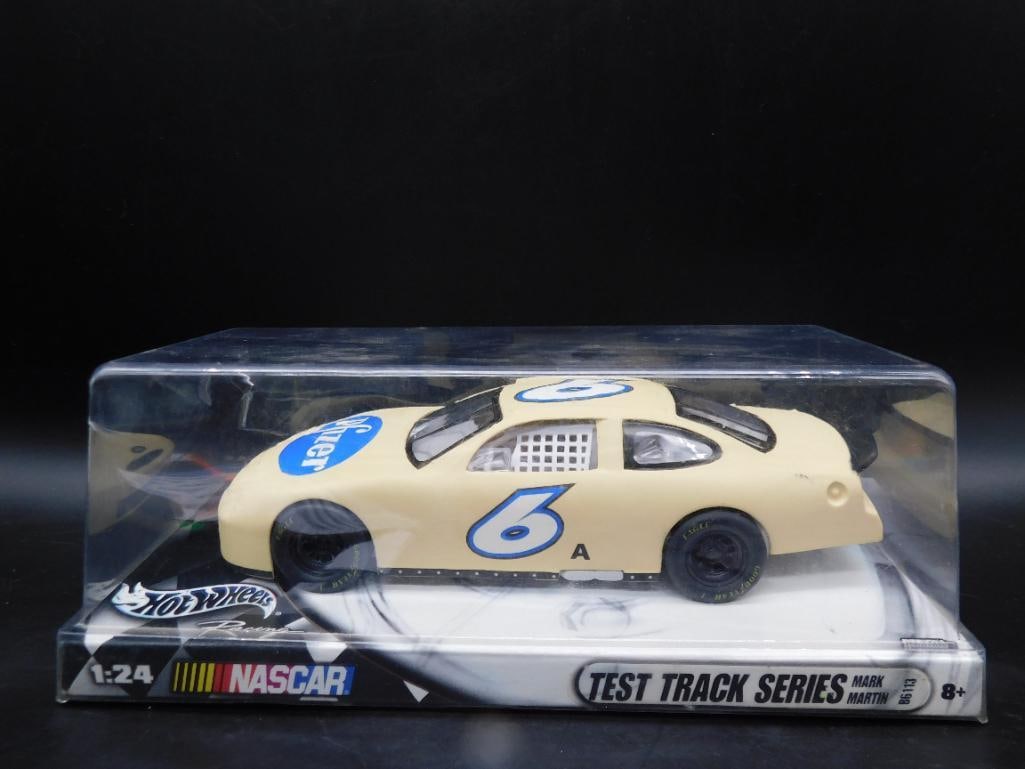 HOT WHEELS NASCAR TEST TRACK SERIES MARK MARTIN (1 of 2)