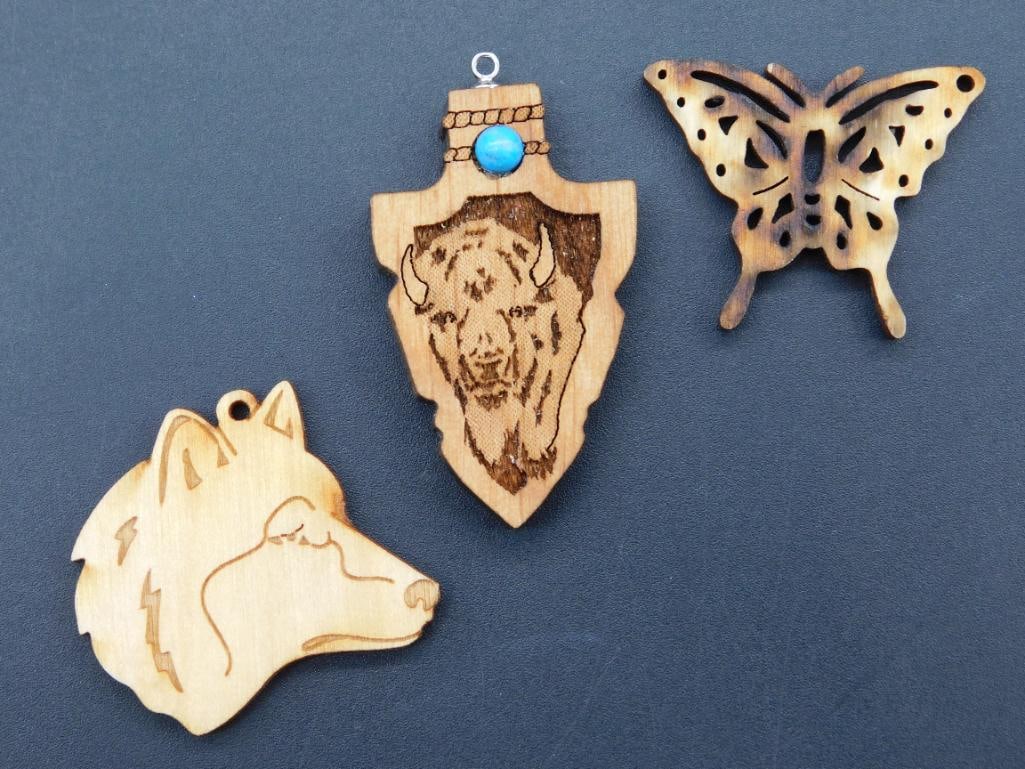 WOODEN PENDANTS WOLF BUFFALO BUTTERFLY: WOODEN PENDANTS WOLF BUFFALO BUTTERFLY