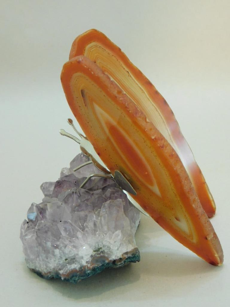 AGATE SLICE BUTTERFLY ON AMETHYST: AGATE SLICE BUTTERFLY ON AMETHYST
