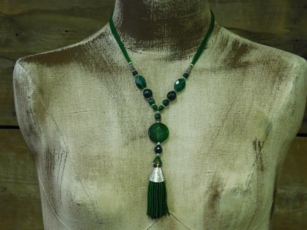 GENUINE STONE NECKLACE ROCK STONE LAPIDARY SPECIMEN: GENUINE STONE NECKLACE ROCK STONE LAPIDARY SPECIMEN