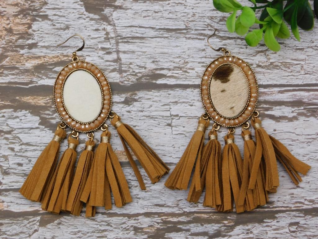 COSTUME JEWELRY EARRINGS (1 of 2)