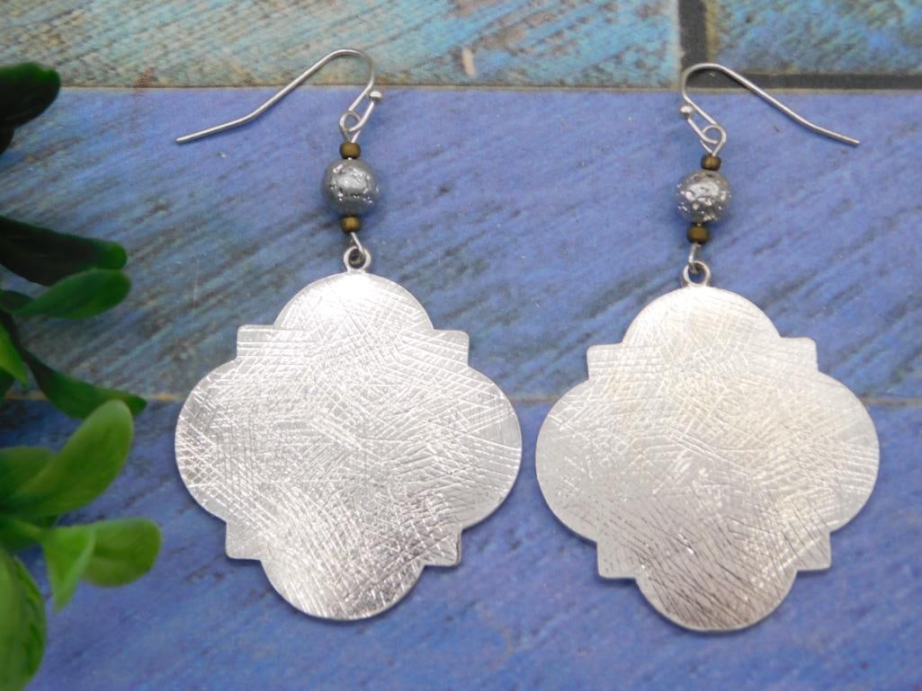 COSTUME JEWELRY EARRINGS (1 of 2)