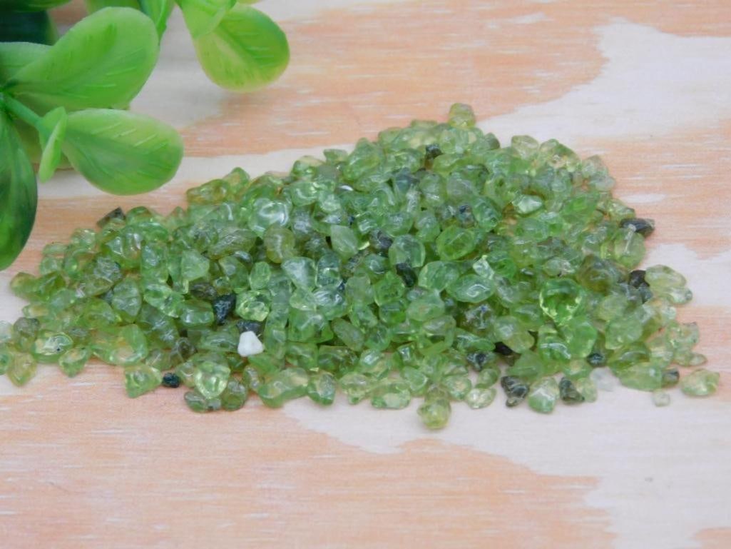 PERIDOT ROCK STONE LAPIDARY SPECIMEN: PERIDOT ROCK STONE LAPIDARY SPECIMEN