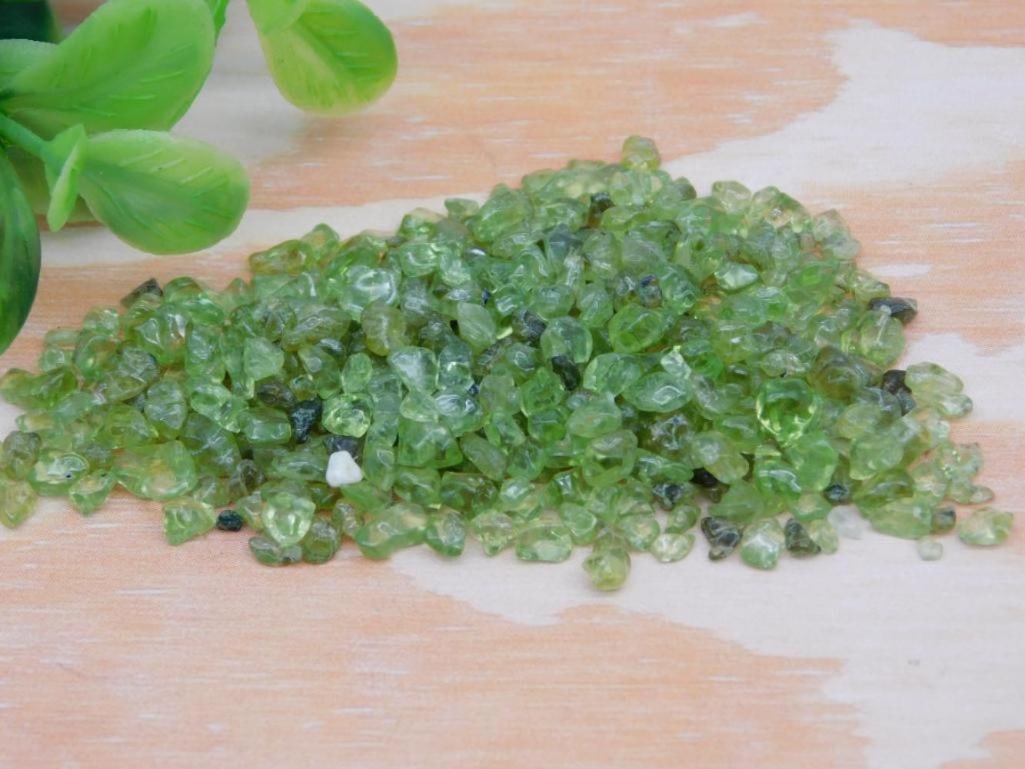 PERIDOT ROCK STONE LAPIDARY SPECIMEN: PERIDOT ROCK STONE LAPIDARY SPECIMEN