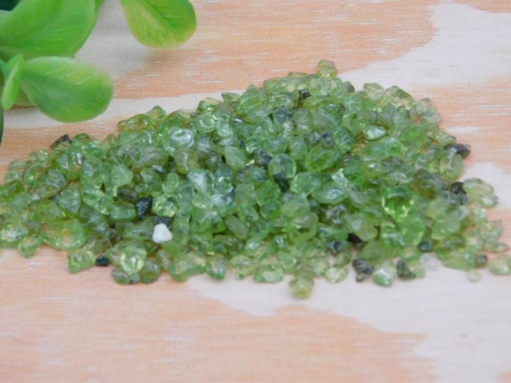 PERIDOT ROCK STONE LAPIDARY SPECIMEN: PERIDOT ROCK STONE LAPIDARY SPECIMEN