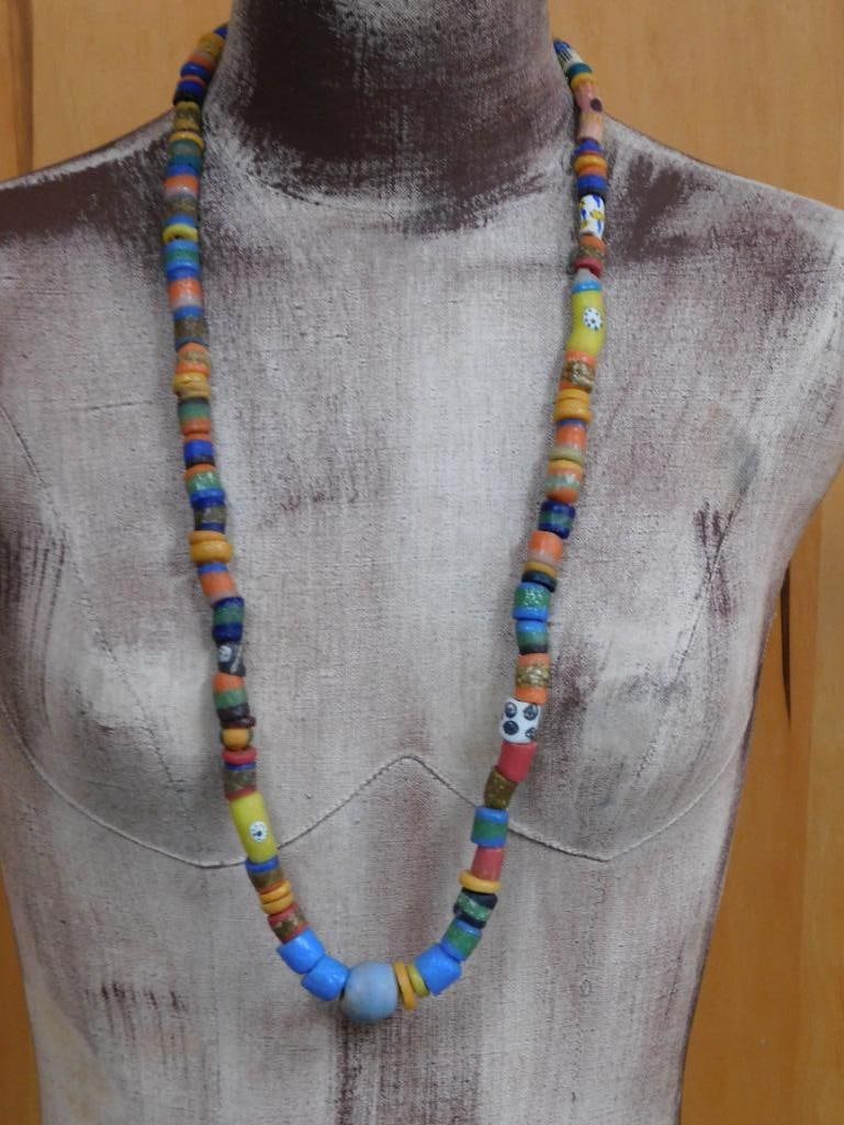 AFRICAN TRADE BEADS ROCK STONE LAPIDARY SPECIMEN: AFRICAN TRADE BEADS ROCK STONE LAPIDARY SPECIMEN