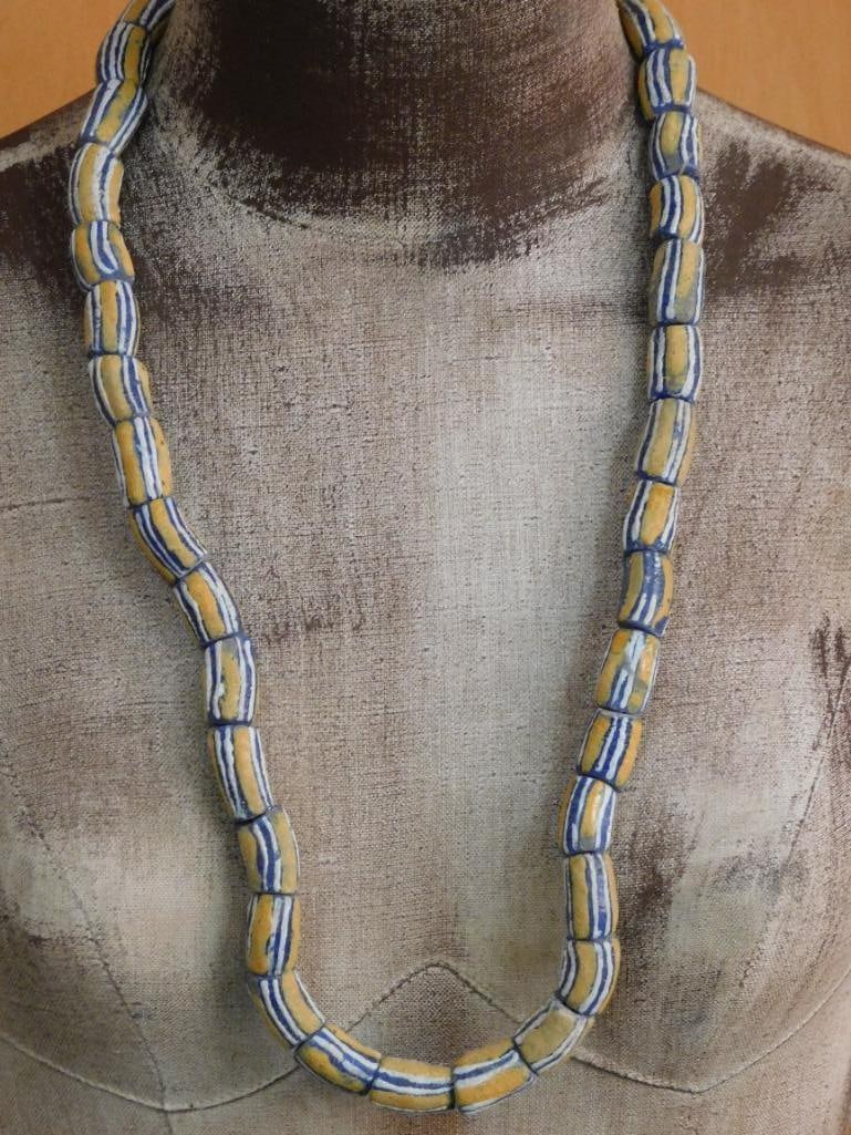 AFRICAN TRADE BEADS ROCK STONE LAPIDARY SPECIMEN: AFRICAN TRADE BEADS ROCK STONE LAPIDARY SPECIMEN