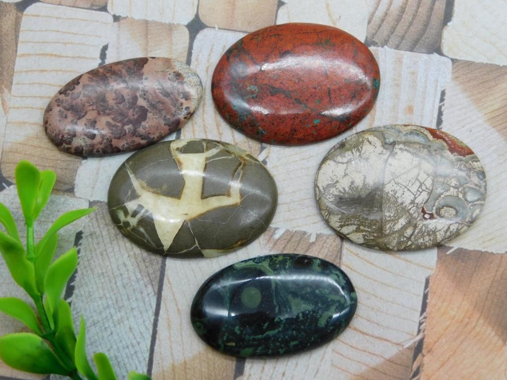CABOCHONS ROCK STONE LAPIDARY SPECIMEN: CABOCHONS ROCK STONE LAPIDARY SPECIMEN