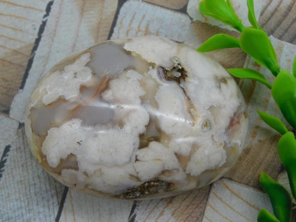 HATMANS FLOWER PETAL AGATE ROCK STONE LAPIDARY SPECIMEN: HATMANS FLOWER PETAL AGATE ROCK STONE LAPIDARY SPECIMEN