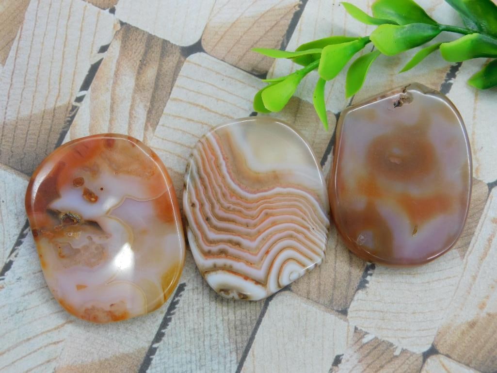 BANDED CARNELIAN ROCK STONE LAPIDARY SPECIMEN: BANDED CARNELIAN ROCK STONE LAPIDARY SPECIMEN