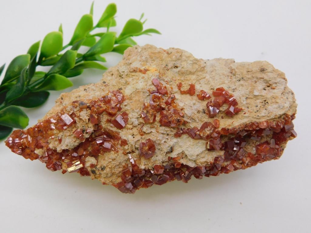 VANADINITE ROCK STONE LAPIDARY SPECIMEN: VANADINITE ROCK STONE LAPIDARY SPECIMEN