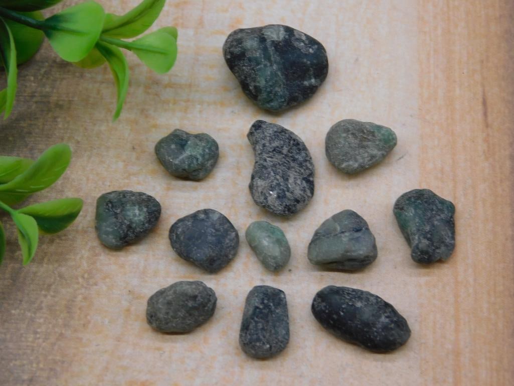 RAW EMERALD ROCK STONE LAPIDARY SPECIMEN: RAW EMERALD ROCK STONE LAPIDARY SPECIMEN