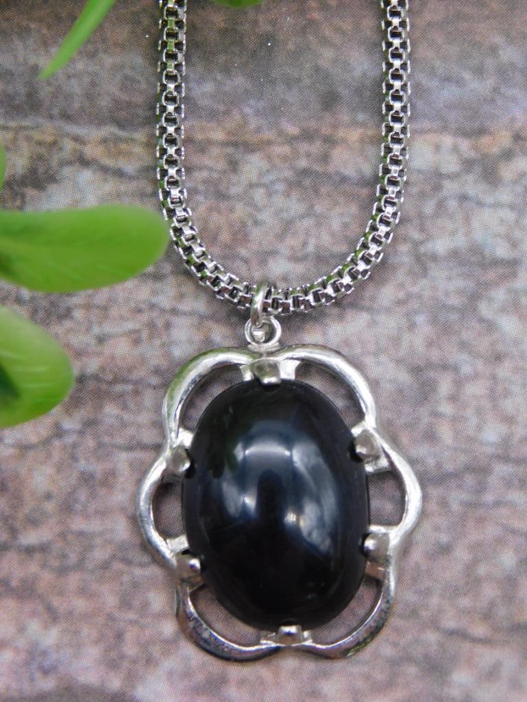 GENUINE STONE PENDANT ON CHAIN NECKLACE: GENUINE STONE PENDANT ON CHAIN NECKLACE