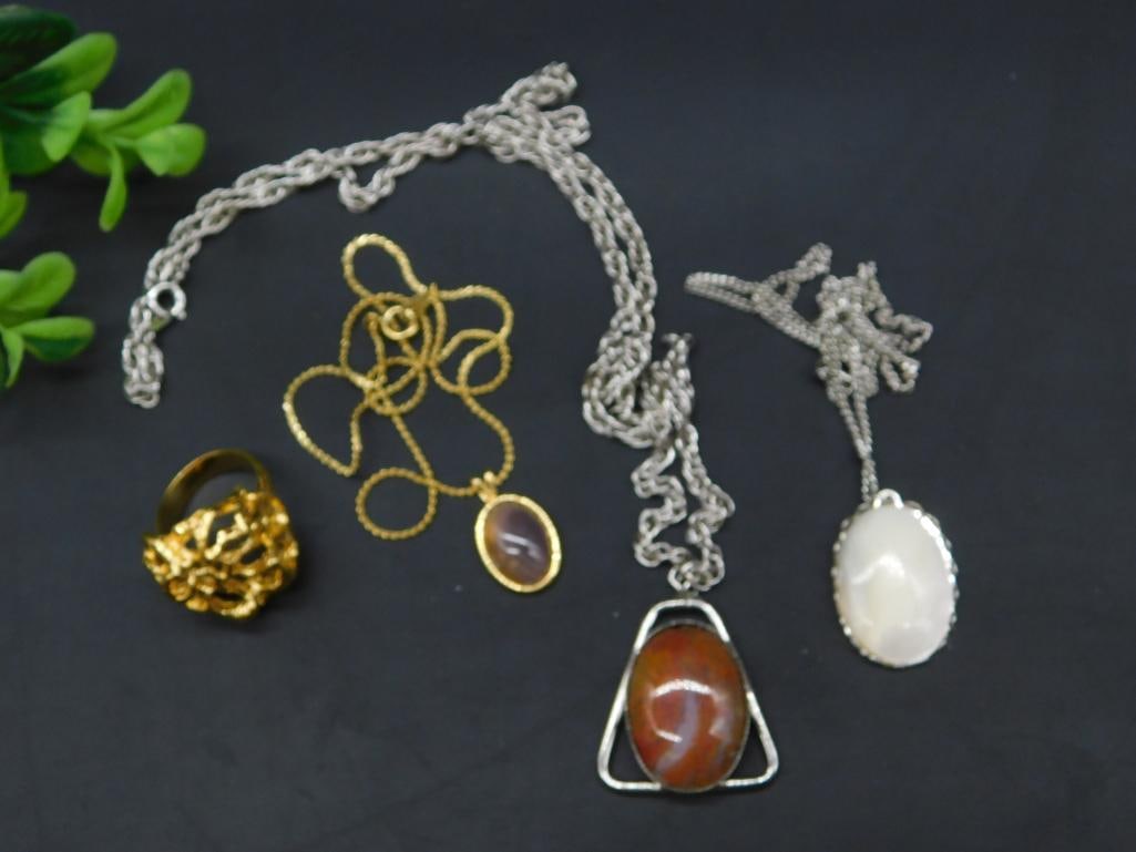 MIXED JEWELRY LOT ROCK STONE LAPIDARY SPECIMEN: MIXED JEWELRY LOT ROCK STONE LAPIDARY SPECIMEN