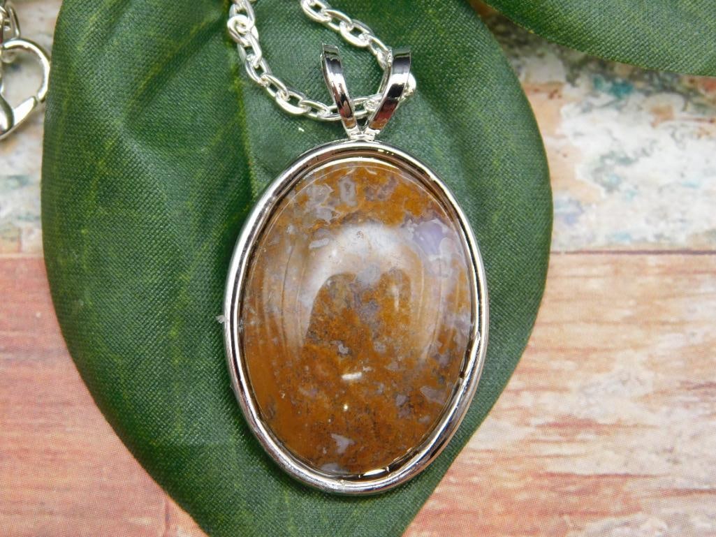 AGATE PENDANT NECKLACE ROCK STONE LAPIDARY SPECIMEN: AGATE PENDANT NECKLACE ROCK STONE LAPIDARY SPECIMEN