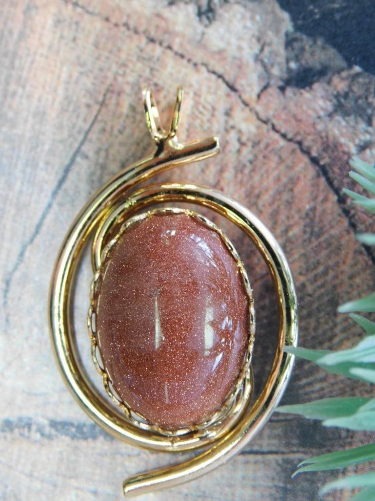 GOLDSTONE PENDANT ROCK STONE LAPIDARY SPECIMEN: GOLDSTONE PENDANT ROCK STONE LAPIDARY SPECIMEN