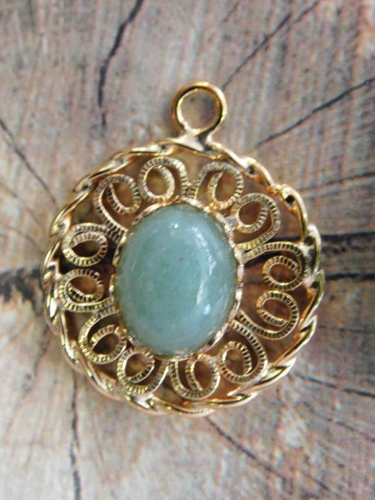 AVENTURINE PENDANT ROCK STONE LAPIDARY SPECIMEN: AVENTURINE PENDANT ROCK STONE LAPIDARY SPECIMEN