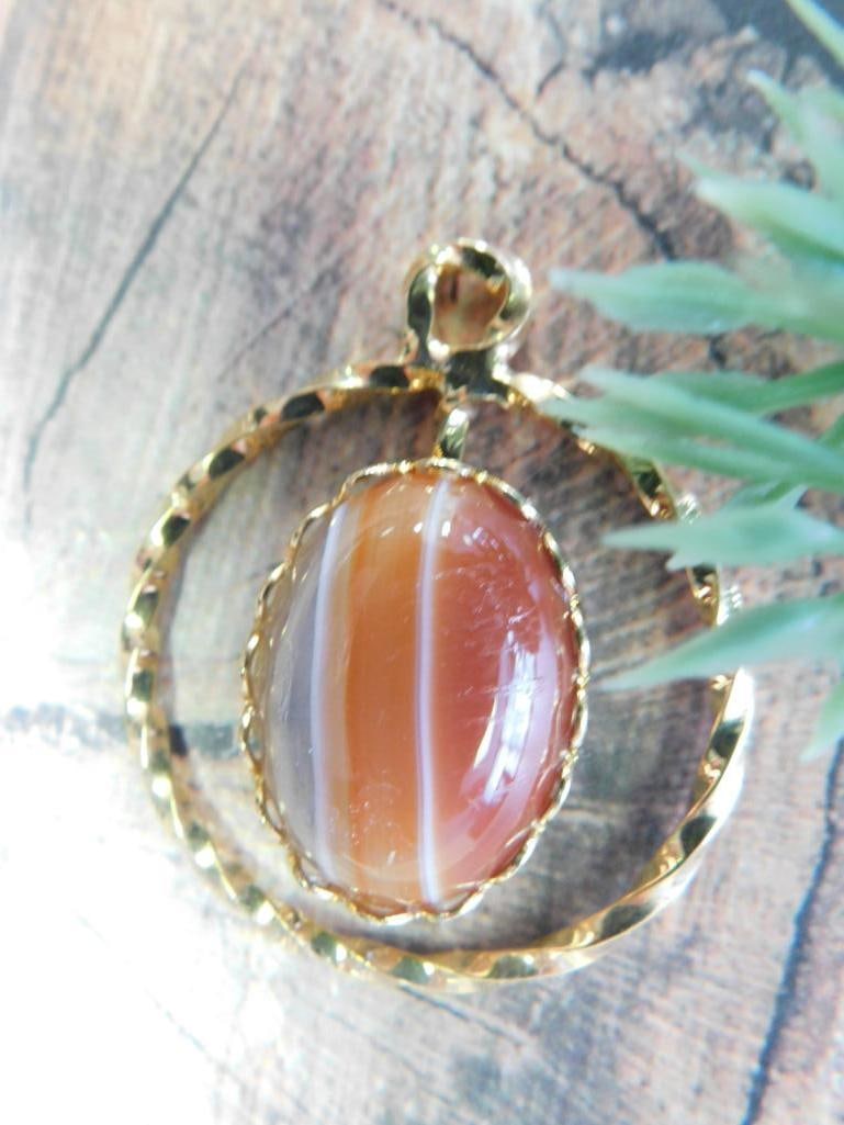BANDED AGATE PENDANT ROCK STONE LAPIDARY SPECIMEN: BANDED AGATE PENDANT ROCK STONE LAPIDARY SPECIMEN
