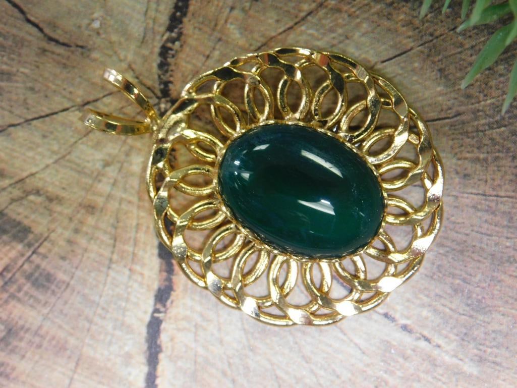 AVENTURINE PENDANT ROCK STONE LAPIDARY SPECIMEN: AVENTURINE PENDANT ROCK STONE LAPIDARY SPECIMEN