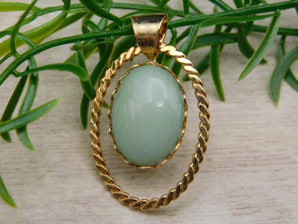 AVENTURINE PENDANT ROCK STONE LAPIDARY SPECIMEN: AVENTURINE PENDANT ROCK STONE LAPIDARY SPECIMEN