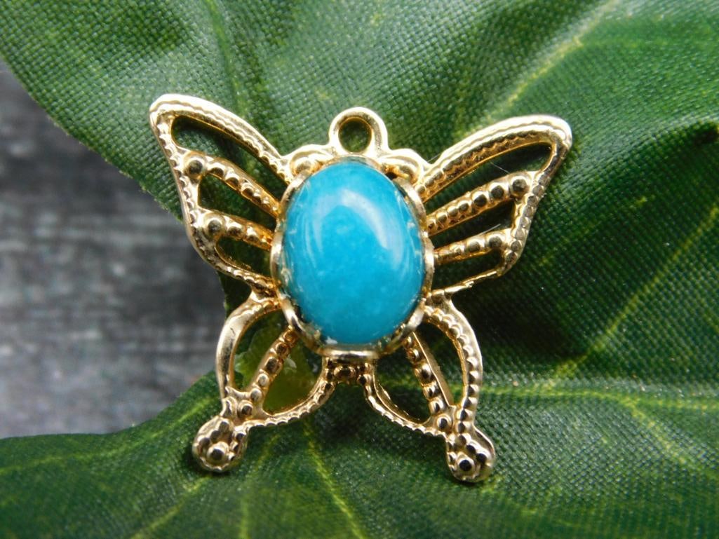 TURQUOISE BUTTERFLY PENDANT ROCK STONE LAPIDARY SPECIMEN: TURQUOISE BUTTERFLY PENDANT ROCK STONE LAPIDARY SPECIMEN