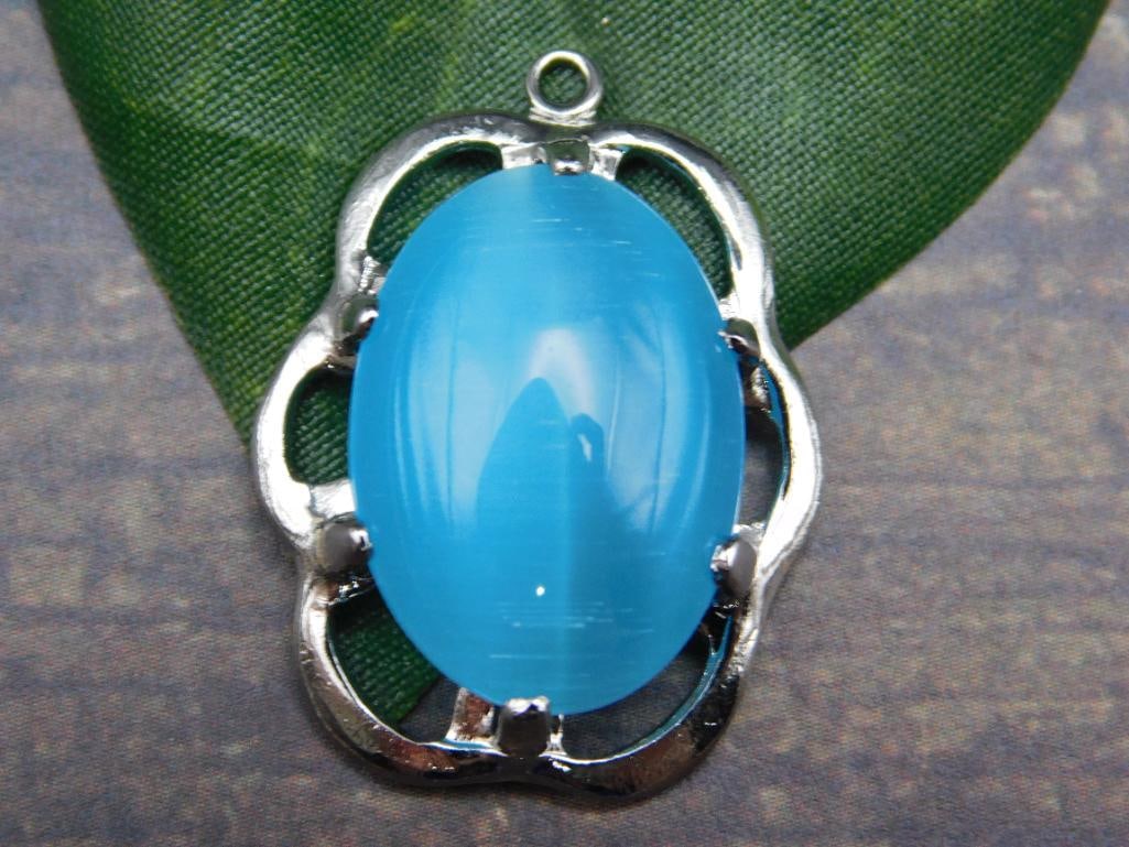 CATS EYE PENDANT ROCK STONE LAPIDARY SPECIMEN: CATS EYE PENDANT ROCK STONE LAPIDARY SPECIMEN
