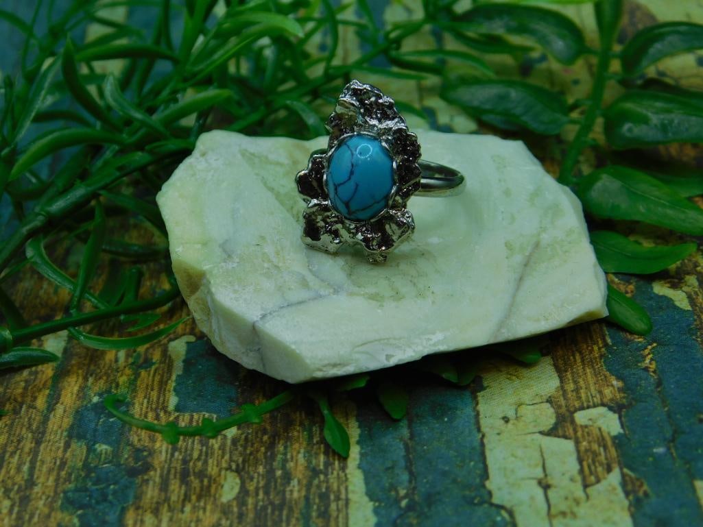 TURQUOISE RING ROCK STONE LAPIDARY SPECIMEN: TURQUOISE RING ROCK STONE LAPIDARY SPECIMEN