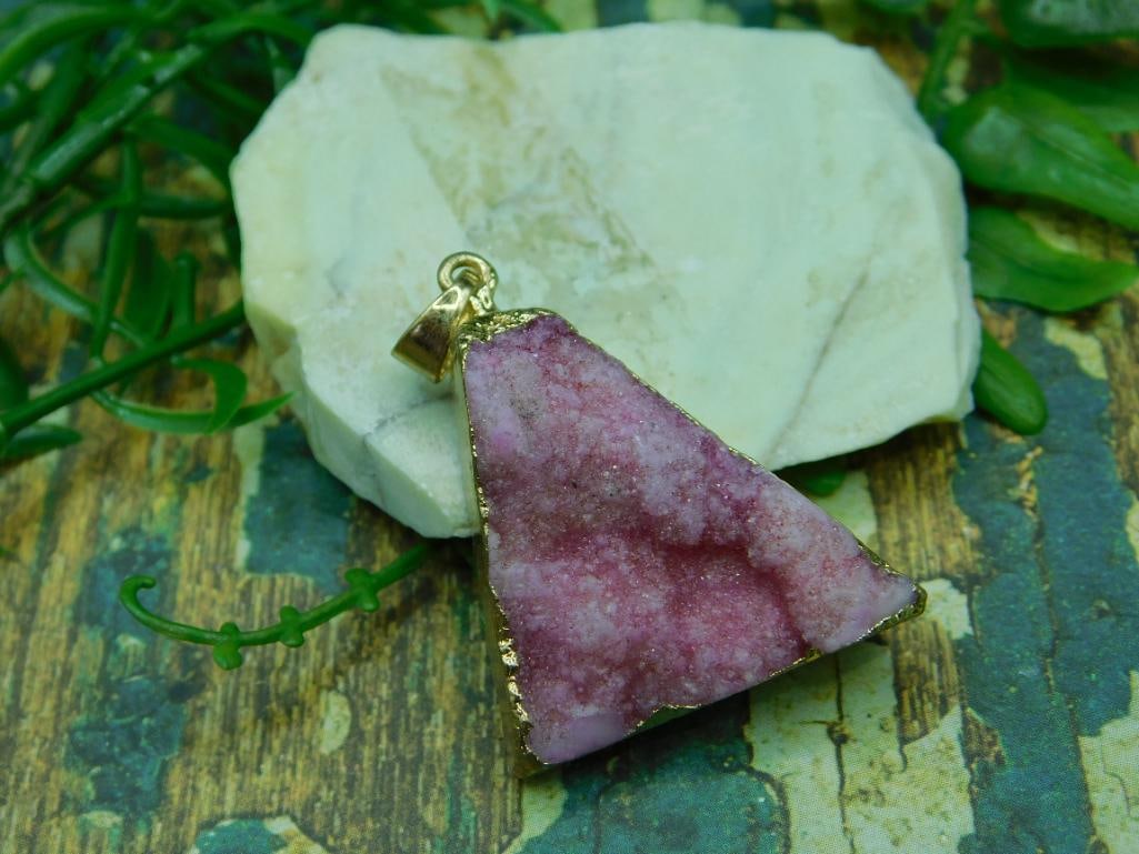 DRUZY QUARTZ PENDANT ROCK STONE LAPIDARY SPECIMEN: DRUZY QUARTZ PENDANT ROCK STONE LAPIDARY SPECIMEN