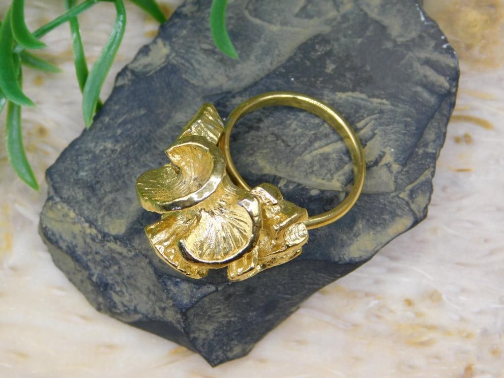 FLOWER RING ROCK STONE LAPIDARY SPECIMEN - 2