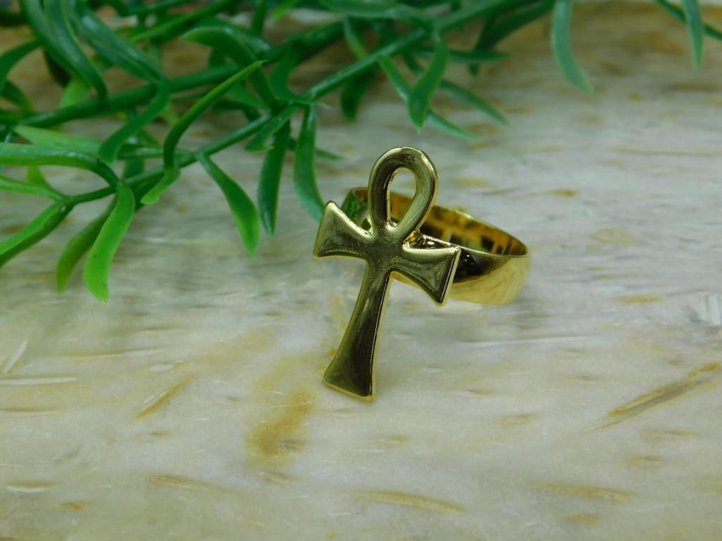 ANKH RING ROCK STONE LAPIDARY SPECIMEN: ANKH RING ROCK STONE LAPIDARY SPECIMEN