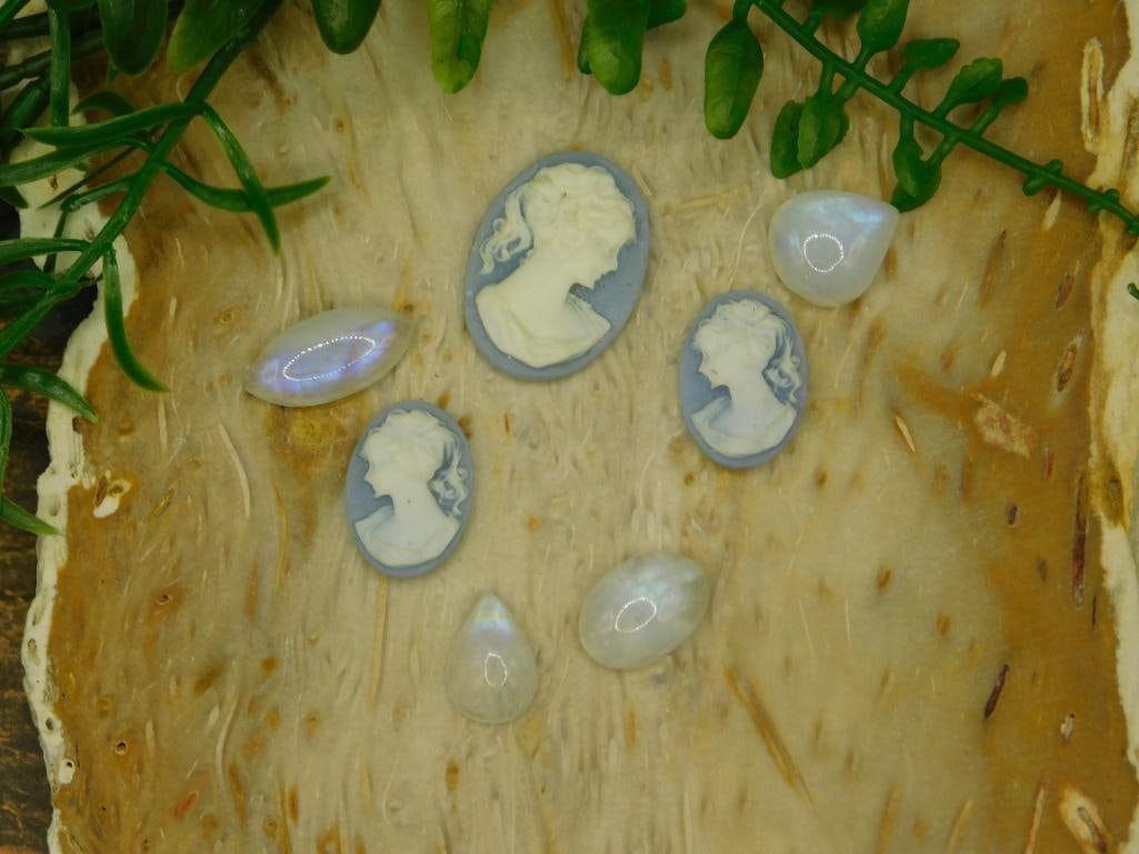CAMEO AND RAINBOW MOONSTONE CABOCHON LOT ROCK STONE LAPIDARY SPECIMEN: CAMEO AND RAINBOW MOONSTONE CABOCHON LOT ROCK STONE LAPIDARY SPECIMEN