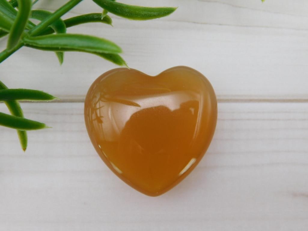 CARNELIAN HEART ROCK STONE LAPIDARY SPECIMEN: CARNELIAN HEART ROCK STONE LAPIDARY SPECIMEN